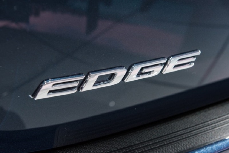 2022 Ford Edge featured