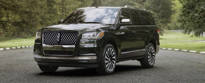 2023 Lincoln Navigator featured