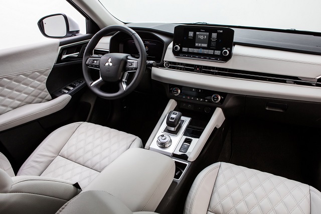 2023 Mitsubishi Outlander Interior